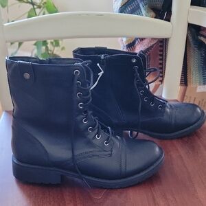 Black Combat or Moto Boots